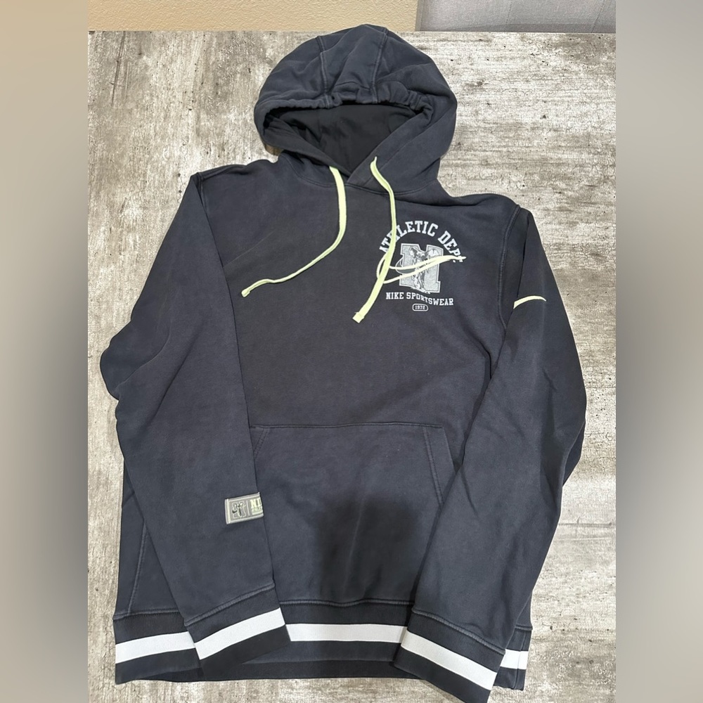 Nike hoodie size M